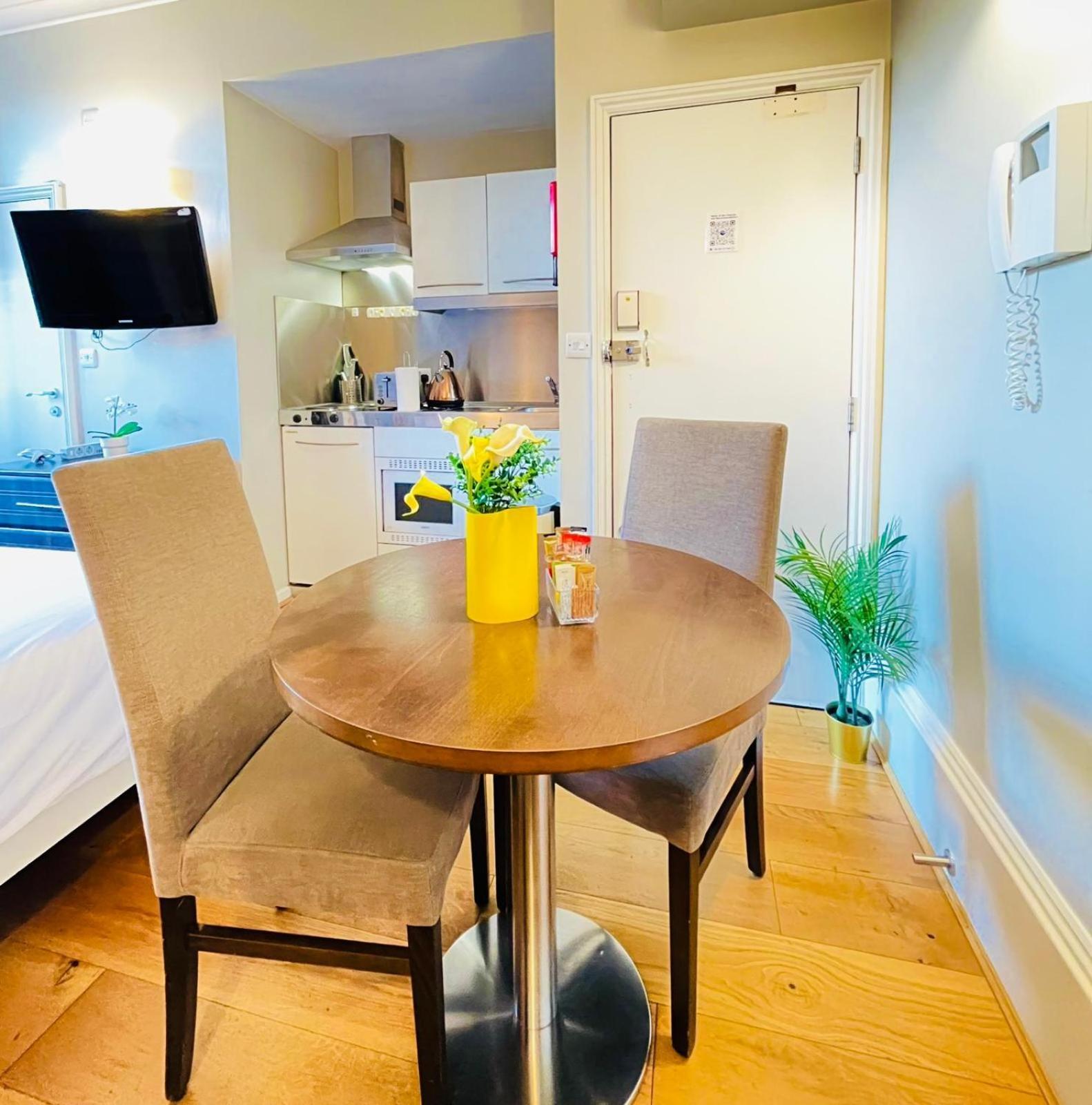 Queen Victoria Apartments 런던 외부 사진
